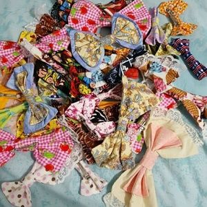 LOT OF FIVE assorted handmade bows